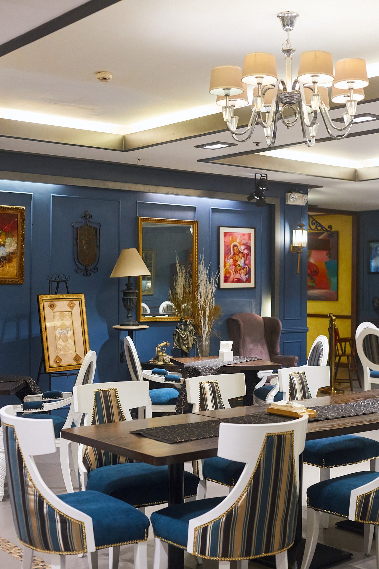 Alfonso's Café guests
